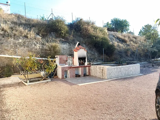 Se vende albergue con placas solares en buen estado cerca de Aspe — 22