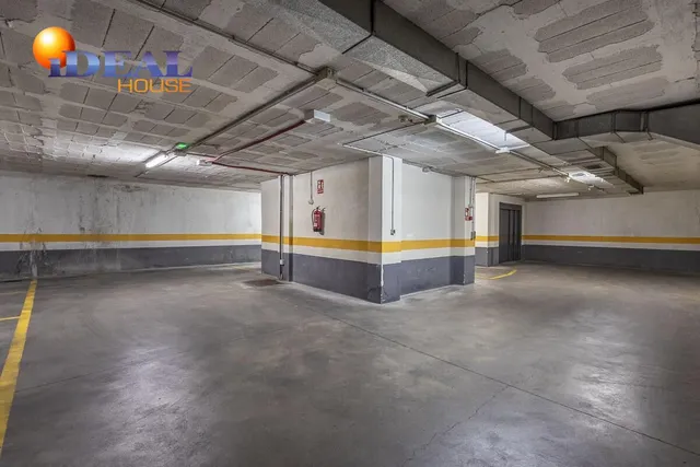 MAGNIFICA PLAZA DE GARAJE EN BARRIO FIGARES - JUNTO A CALLE ALHAMAR — 6