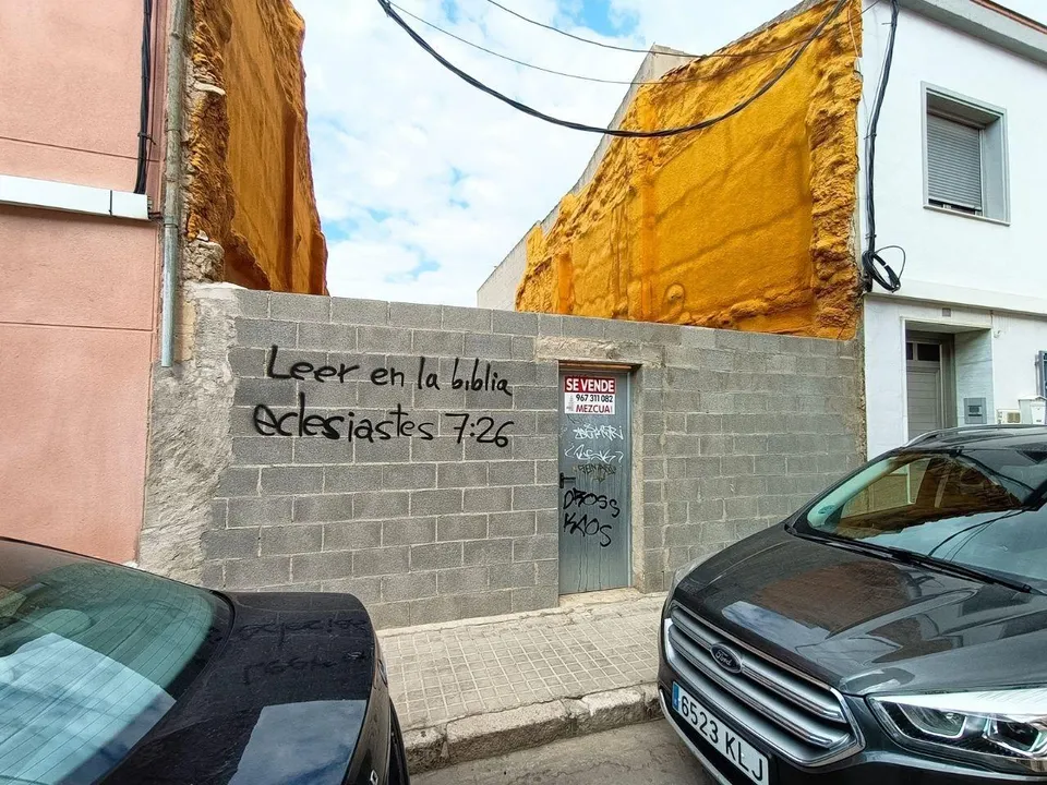 SOLAR CENTRICO PARA construcción DE VIVIENDA UNIFAMILIAR