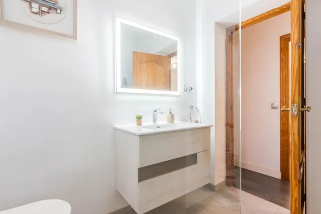 Casa con garaje de 106 m2, buhardilla y 3 plantas en el centro de molina — 19