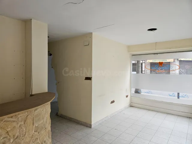 Excelente local comercial en esquina, con gran visibilidad - foto 2