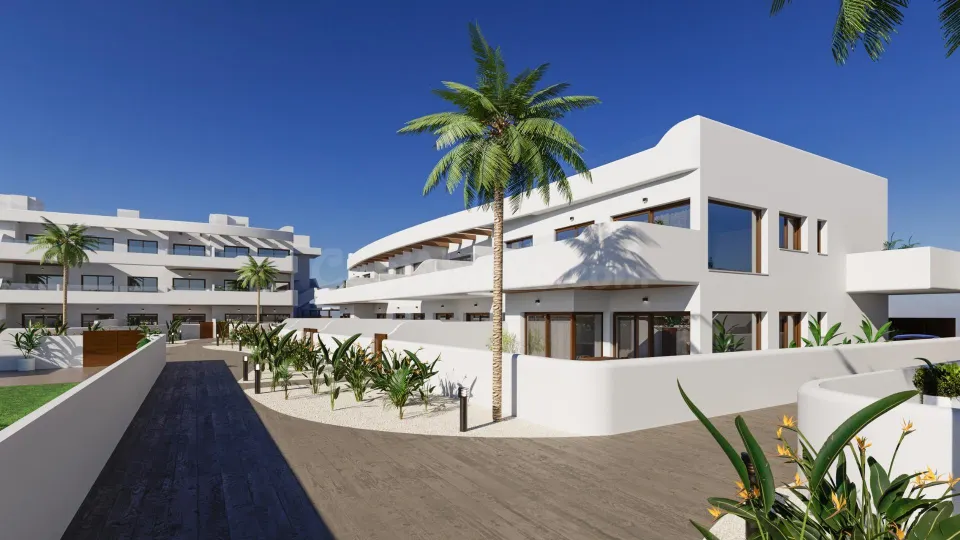 Complejo residencial de nueva construcción cerca de Serena Golf y el Mar Menor en Los Alcázares