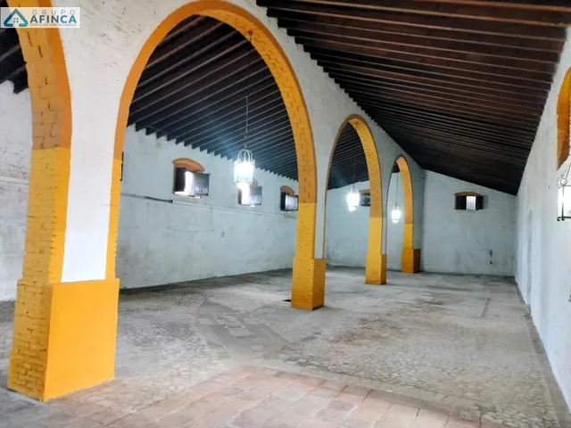 Bodega a la venta de 800 metros cuadrados — 48