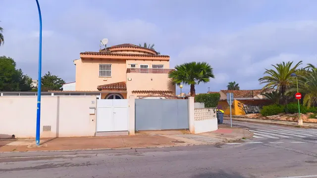 Cuidado chalet en Playa Honda, con piscina y garaje — 44