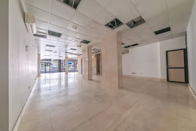 Local comercial de 200 m2 en Rafael Cabrera – Gran visibilidad y salida a dos calles — 14