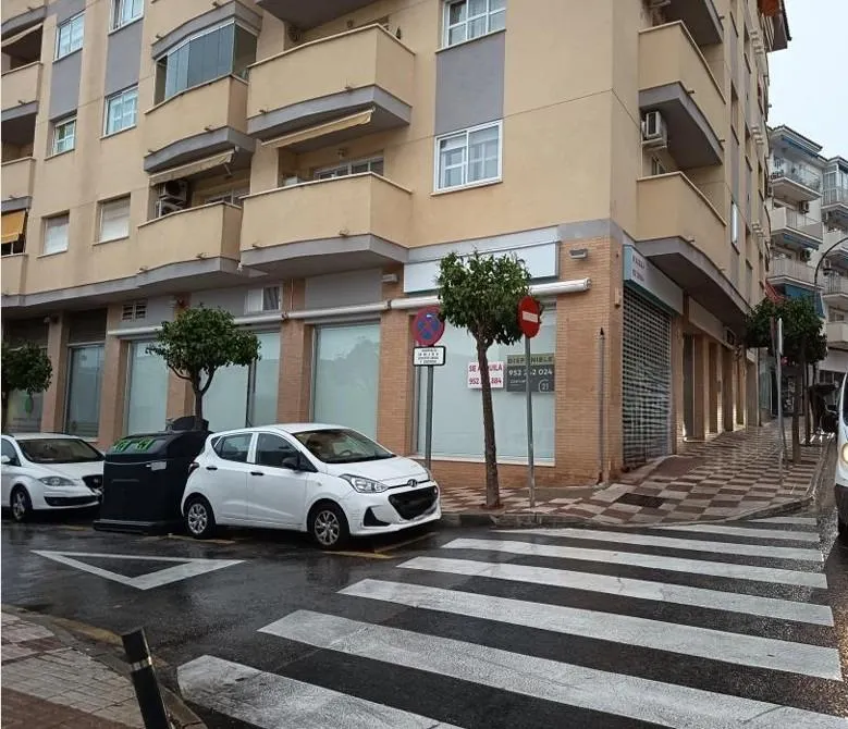 Venta de Local Comercial en Benalmádena, Málaga