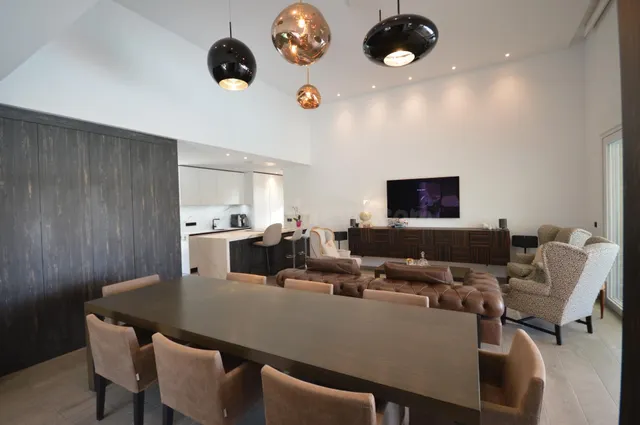 Exclusiva villa independiente con piscina privada a la venta - foto 3