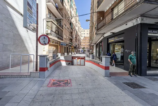Piso señorial de 182 m2 en Avenida Madrid: amplitud, luz y posibilidades infinitas con garaje opcional. — 42
