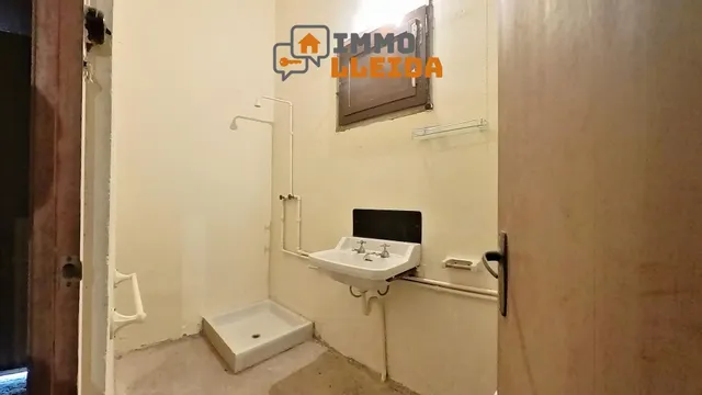 OPORTUNIDAD Casa con mucho terreno y varios garajes — 37