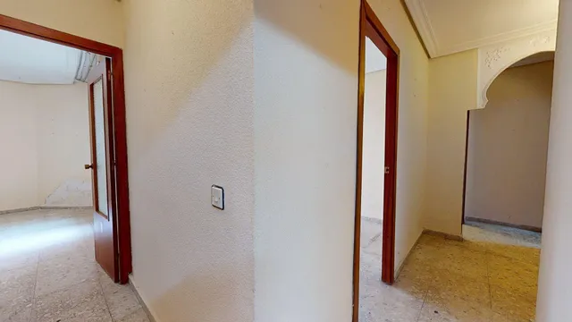 Magnifica vivienda situada en plena judería, con tres dormitorios, baño y cocina con acceso a un ámplio patio! — 20