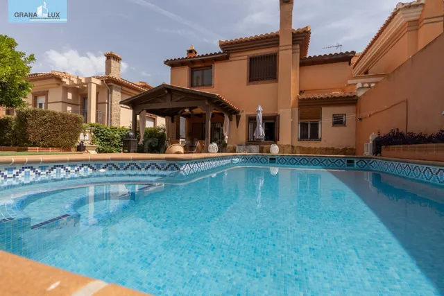 Exclusiva vivienda premium en La Zubia - foto 3