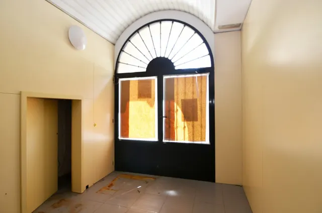 Urbis te ofrece un local en alquiler en zona Centro, Salamanca. — 44