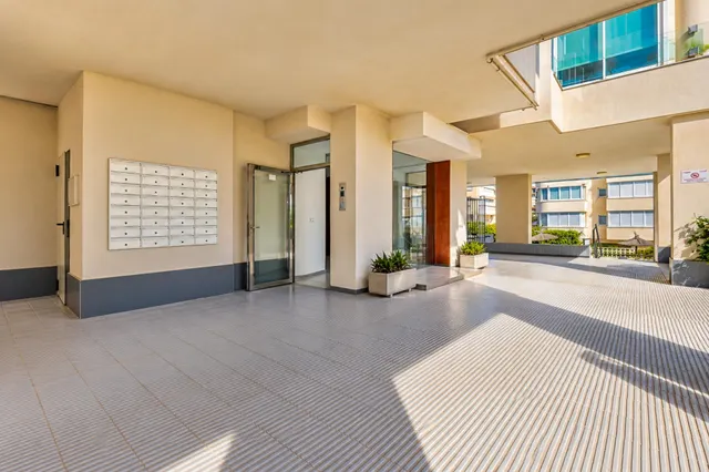 Vistas abiertas al mar y gran terraza en Cabo de las Huertas · 3 dormitorios y 2 baños — 42