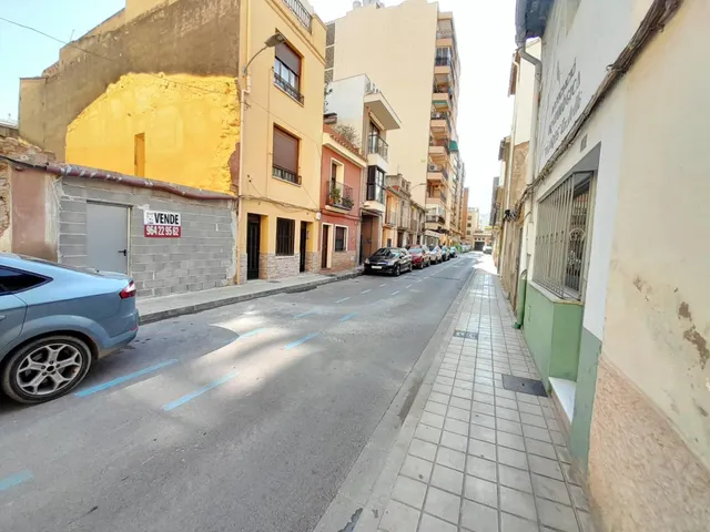 Solar urbano vallado en zona semicéntrica de Castellón. — 7