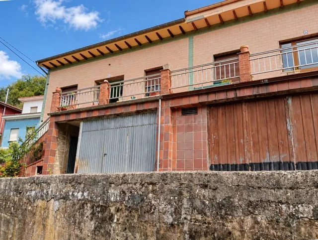 Casa en Carbayín: cuatro dormitorios, dos garajes y terreno para disfrutar de la vida de pueblo — 2