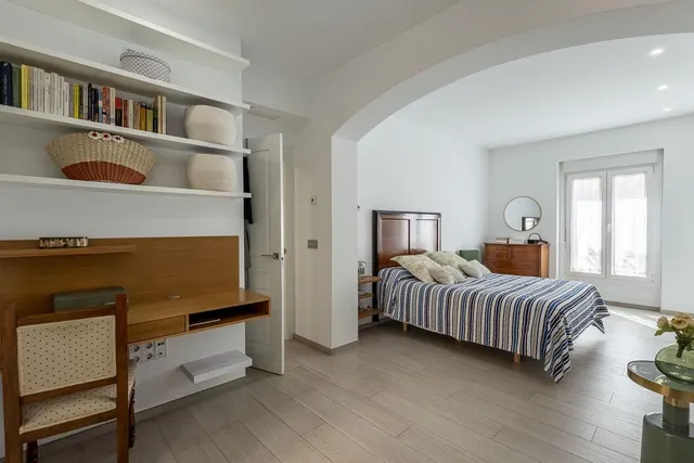 PISO COMPLETAMENTE REFORMADO EN CALLE RECOGIDAS — 18