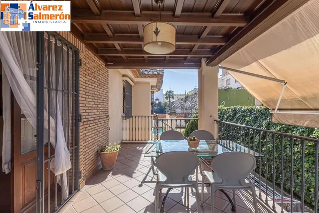 INCREÍBLE CHALET INDEPENDIENTE EN ZONA PRIVILEGIADA — 10