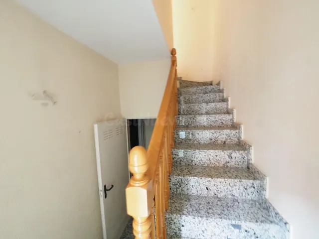 SE VENDE CASA ADOSADA EN TERRASSA, ZONA ROC BLANC - foto 4