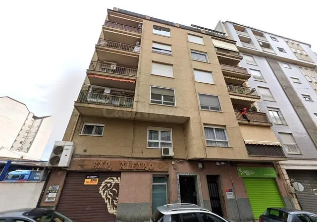 Se vende piso OKUPADO en C/CL PLANES DE LA BARONIA 4 (ALCOY) - foto 4