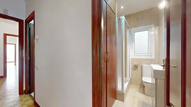 Vivienda en quinta planta con vistas panorámicas, luminosa, con 5 amplias habitaciones. — 33