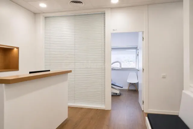 Excelente local-consultorio médico en Policlinic Torreblanca