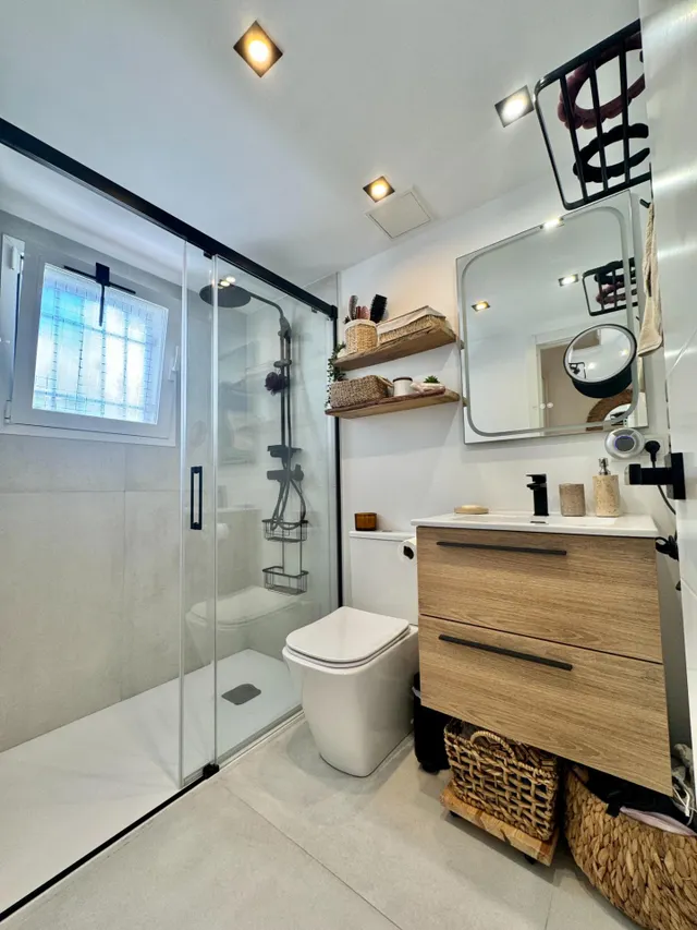 Venta de casa adosada con tres dormitorios en Benalmádena Costa, Málaga, Costa del Sol — 33