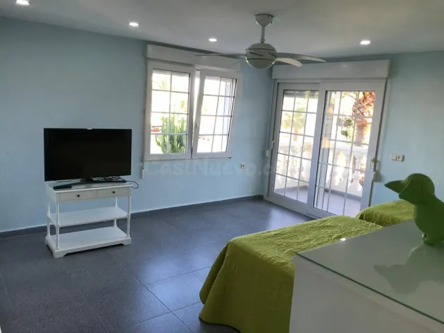 VILLA CON GRAN PARCELA Y PISCINA EN CABO ROIG - foto 3