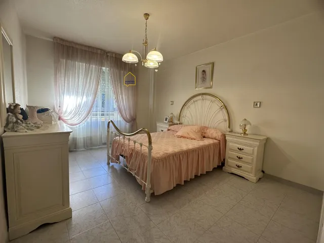 Piso de 4 dormitorios, patio y garaje a la venta en Cervantes — 16