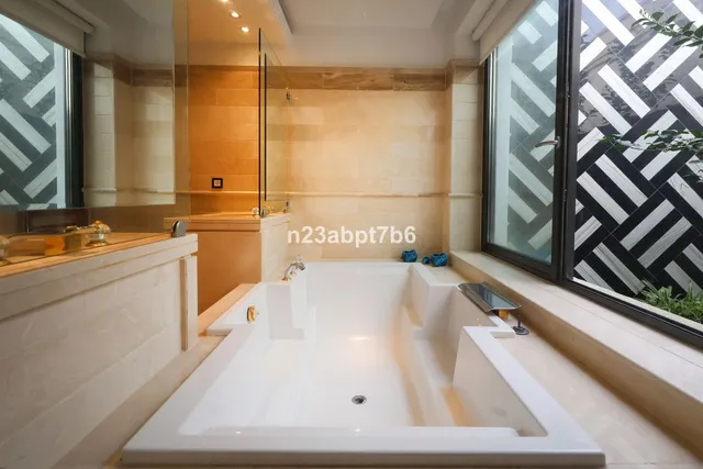 Chalet 4 habitaciones 338m² en venta - Marbella — 28