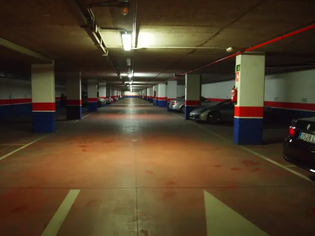 OPORTUNIDAD, COCHERAS EN EL PARKING DE LA AVENIDA DE COMPOSTILLA — 2