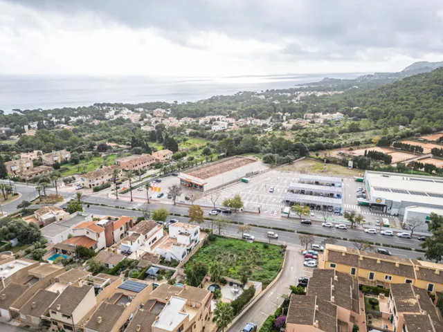 Solar Urbano para construir 6 adosados en Cala Ratjada en Av - foto 4