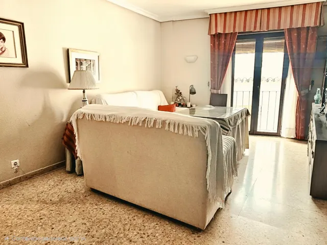 Piso de 4 dormitorios con plaza de garaje en San Basilio, con terraza de 20 m2 anexa al trastero en la cubierta. — 19