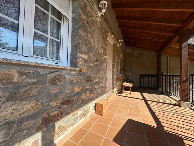 Encantadora Casa de Piedra en Villafranca del Bierzo por solo €65,000 — 4