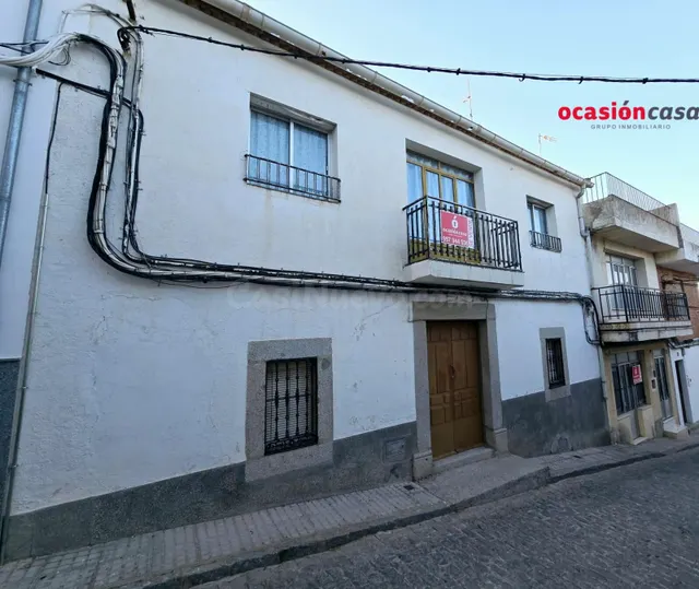 CASA DE 3 PLANTAS EN PEDROCHE