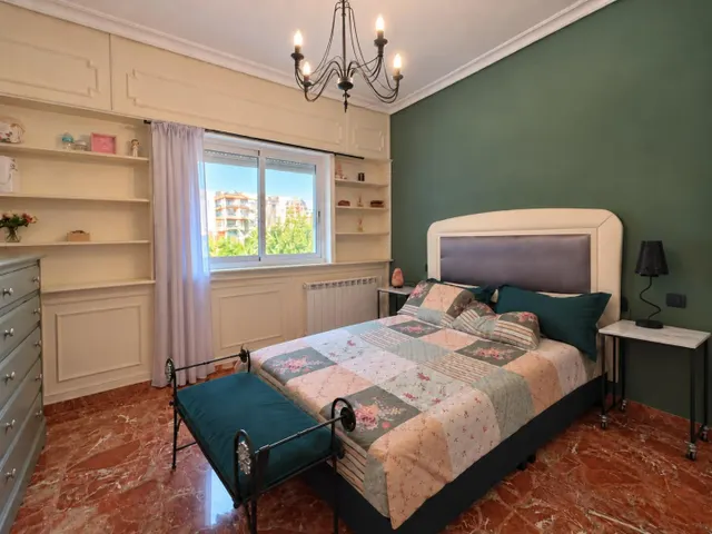 Piso en venta de 4 dormitorios, 3 baños, balcón y patio — 20
