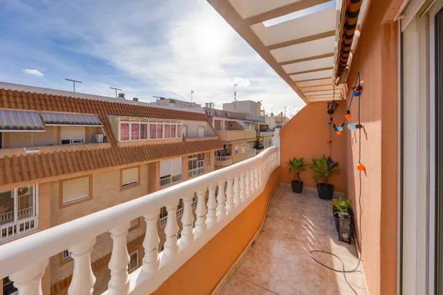 ☀️ ¡Tu nuevo hogar te espera! Piso reformado y luminoso con piscina comunitaria en una ubicación céntrica — 9