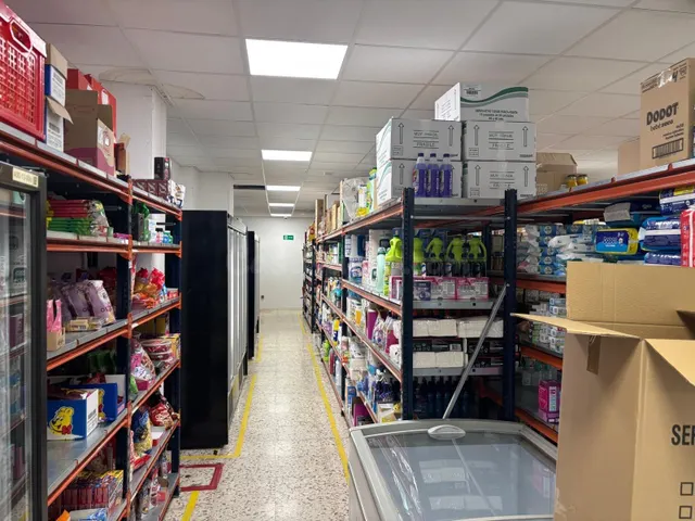 Local comercial de 412 m2 en el Sector 19 de Sevilla, con li