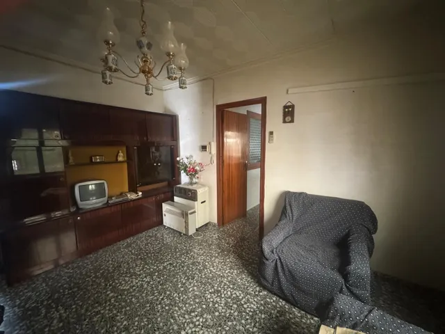 Edificio de dos apartamentos con terraza y garaje — 42