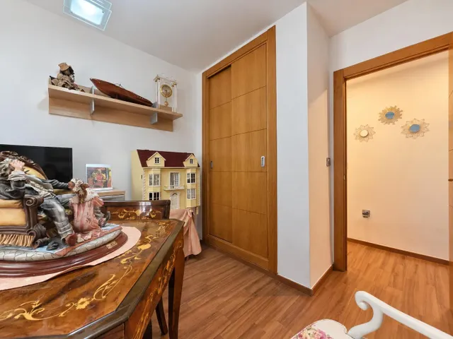Piso reformado de 3 dormitorios con garaje y piscina en El Pinar, Torremolinos — 23