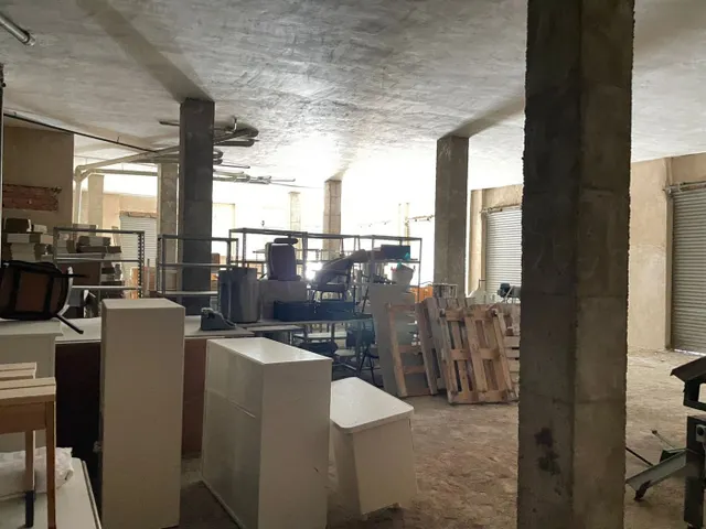 LOCAL COMERCIAL 363M2 CON PLAZA DE GARAJE JUNTO A RENFE — 13