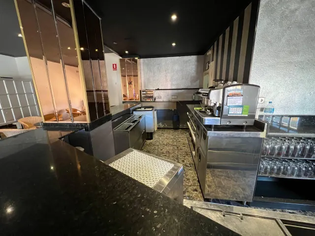 Local / comercial en Dolores — 8