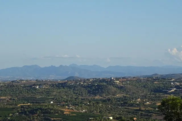 Deja de imaginar y construye la vivienda de tus sueños con vistas panorámicas y proyecto viable" — 18