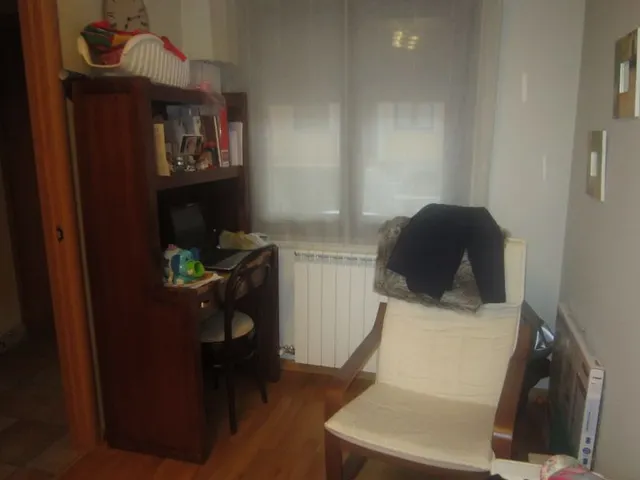 SE VENDE CHALET ADOSADO SEMINUEVO, 4 HAB., GARAJE DOBLE ,PATIO. PARA ENTRAR A VIVIR — 32