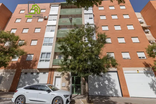 PISO VPO EN VENTA + GARAJE - GRANADA — 28