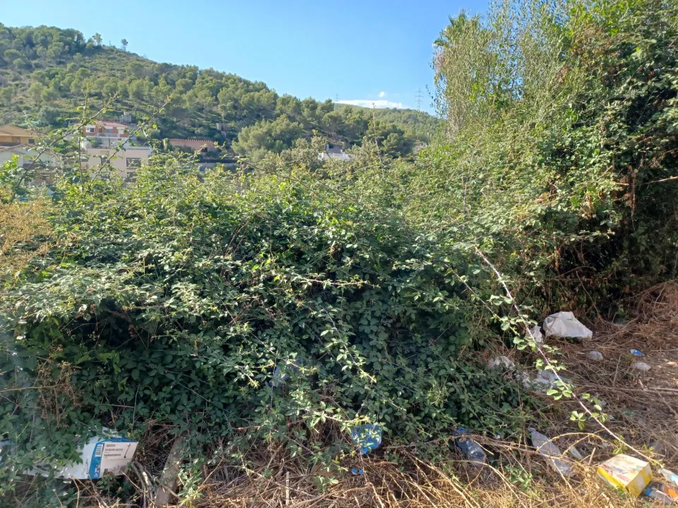 PARCELA EN VENTA DE 832 M2 EN CASTELLET I LA GORNAL URB.LOS ROSALES