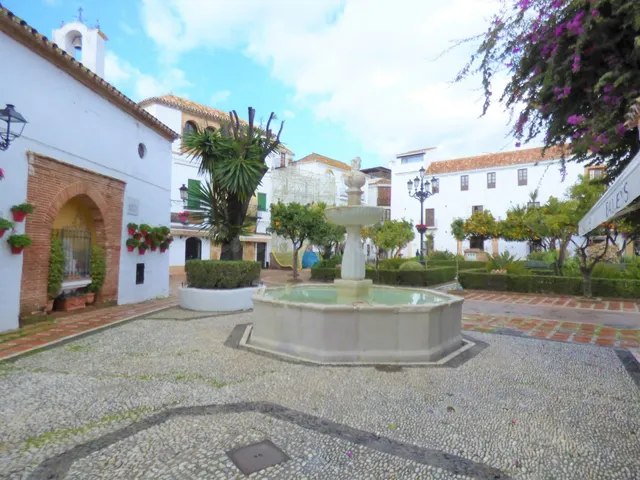 Terreno urbanizable en Marbella con licencia para construcci - foto 5