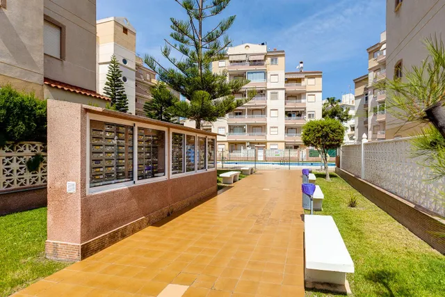 Apartamento 2 dormitorios con orientación sur y piscina comunitaria. — 29