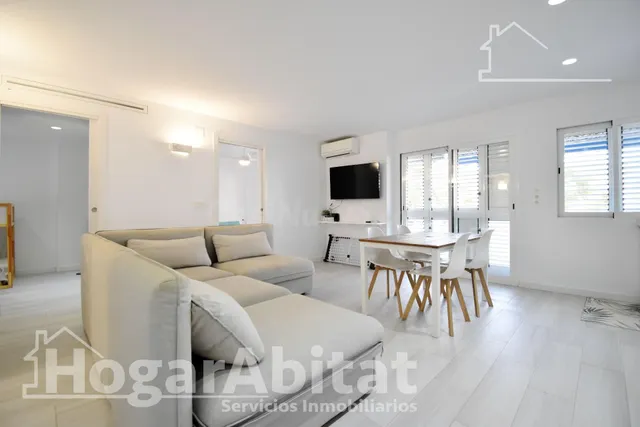 ¡PRIMERA LÍNEA DE PLAYA! REFORMADO EN RESIDENCIAL CON PISCIN - foto 2