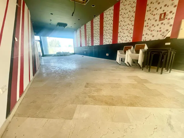SE ALQUILA ESPACIOSO LOCAL EN UNO DE LOS CENTROS DE NEGOCIOS CON MAYOR PROYECCIÓN DE LA COMARCA — 6