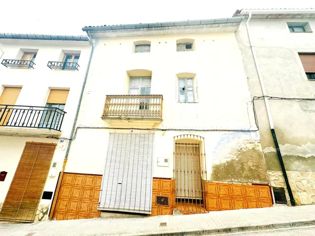 CASA A LA VENTA EN BELGIDA, PUEBLO TRANQUILO